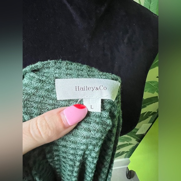 Hailey & Co Green Thermal Waffled Henley Long Sleeve Top Size L - Picture 5 of 5